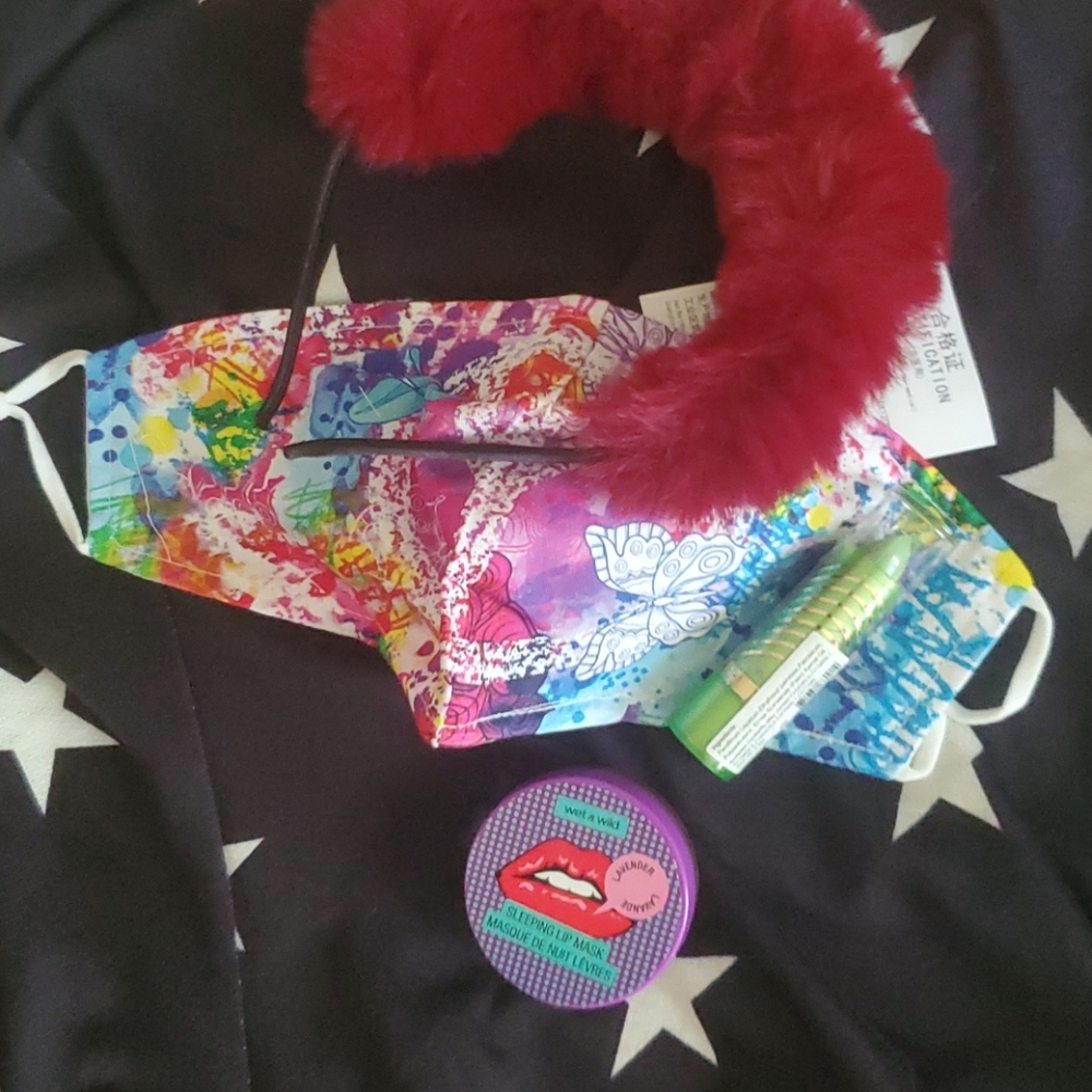 Feminine Foursome all accessories,😷, 💄, ➕ more !